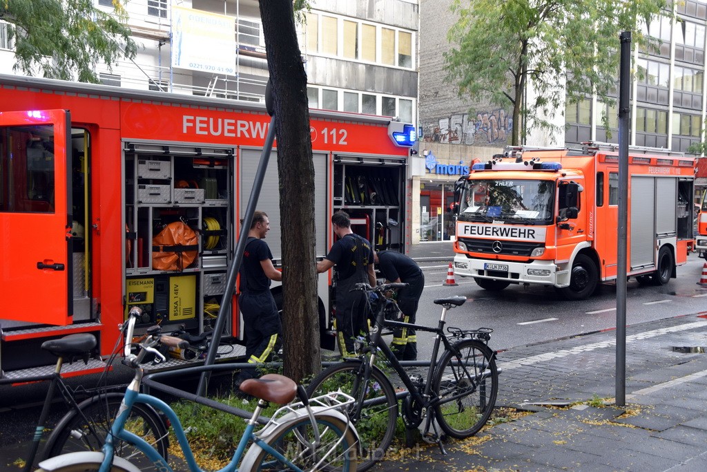 Feuer 2 Koeln Nippes Neusserstr P061.JPG - Miklos Laubert